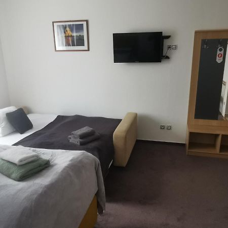 Pension Kiwi Mikulov Exteriör bild