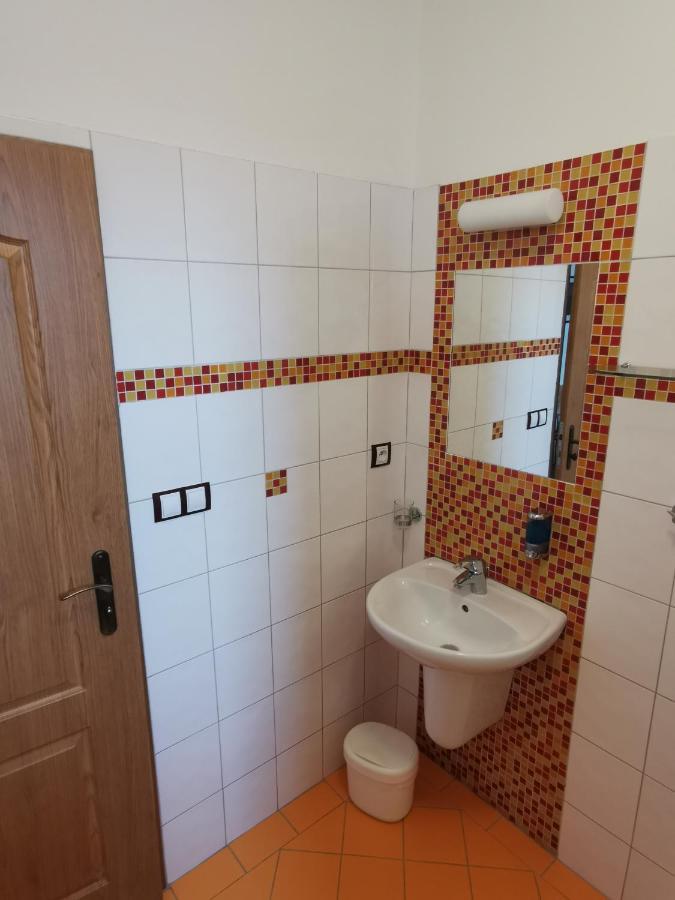 Pension Kiwi Mikulov Exteriör bild