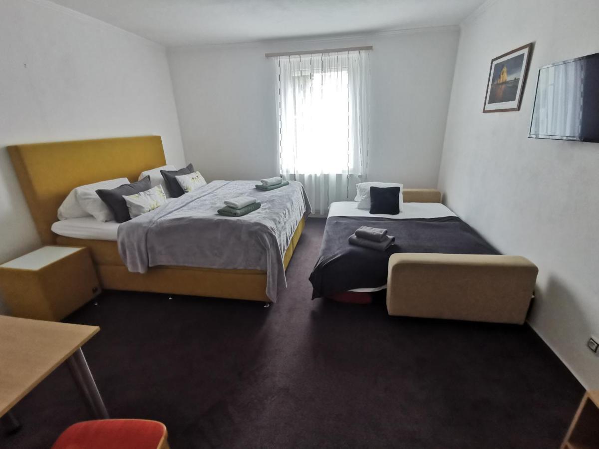 Pension Kiwi Mikulov Exteriör bild