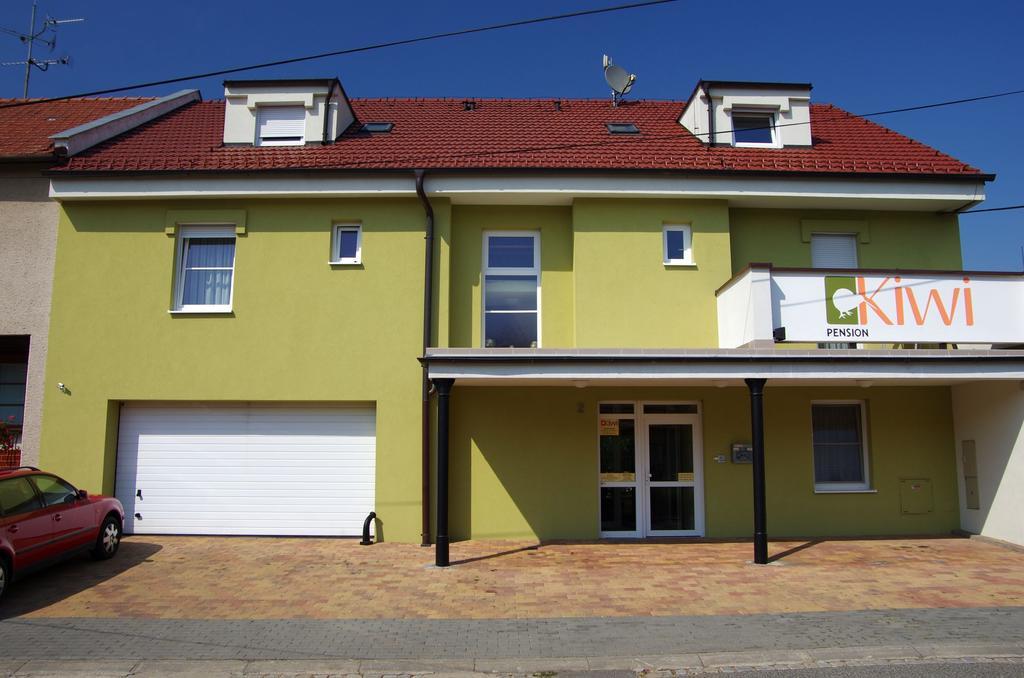 Pension Kiwi Mikulov Exteriör bild